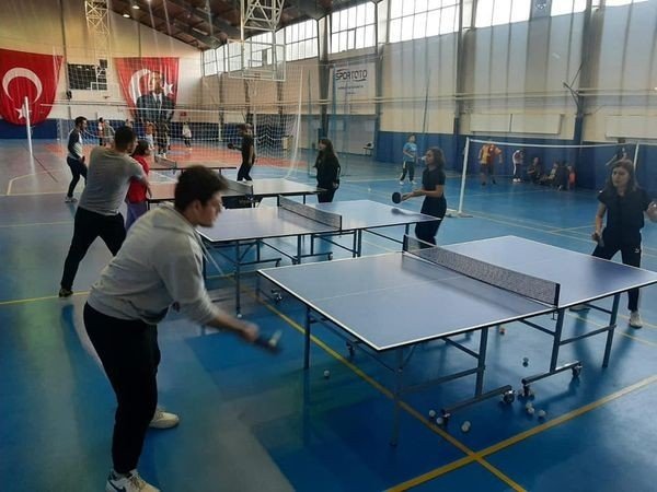 Gediz’de Spor Salonları Ve Sahalar Gençlerle Dolup Taşıyor