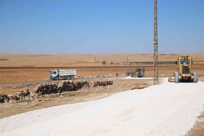 Haliliye Kırsalındaki 4 Mahallede Yol Çalışması Sürüyor