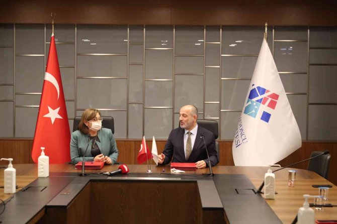 Hasan Kalyoncu Üniversitesi Ve Gaziantep Büyükşehir Belediyesi Arasında İş Birliği Protokolü