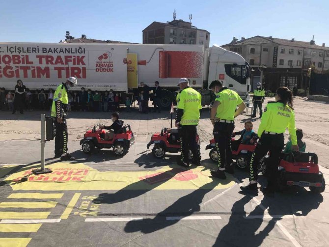 Mobil Trafik Eğitim Tırı 2’nci Gününde Elazığ’da Eğitime Devam Etti