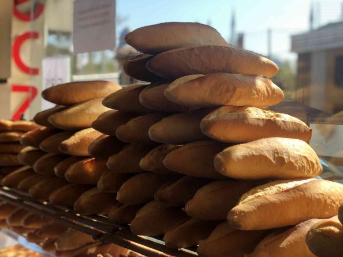 İ̇stanbul’da Fırınlar Ekmek Fiyatını Artırmayı Bekliyor