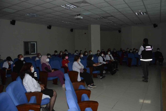 Öğretmen, Veli Ve Sağlık Çalışanlarına “En İ̇yi Narkotik Polisi Anne” Projesi Anlatıldı