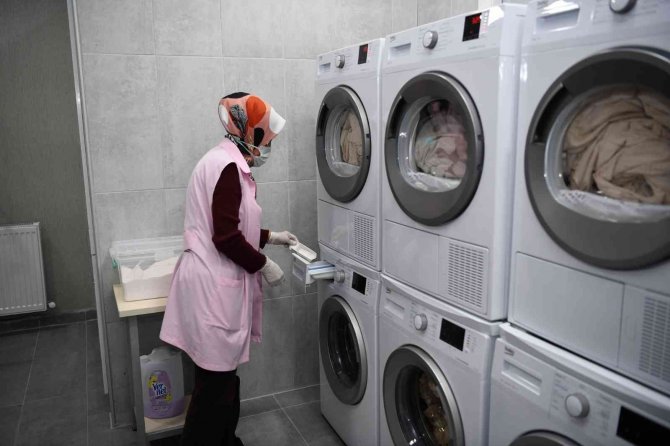 Öğrenci Dostu Kayseri Büyükşehir’den Çamaşır Yıkama Hizmeti