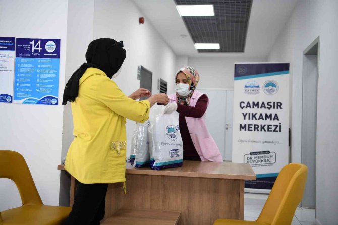 Öğrenci Dostu Kayseri Büyükşehir’den Çamaşır Yıkama Hizmeti