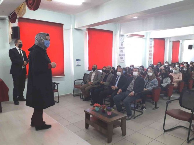 Kütahya’da Lise Öğrencilerine, "Proje Hazırlama Teknikleri" Semineri
