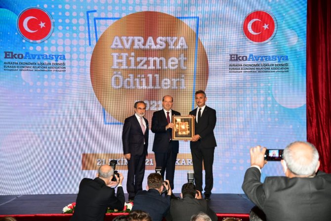 Başkan Köse, Avrasya Hizmet Ödülü’nü Kktc Cumhurbaşkanı Tatar’dan Aldı