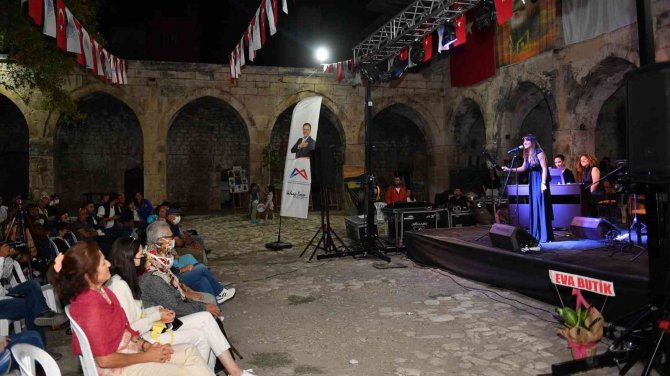 Meü Devlet Konservatuvarı’ndan Tarihi Taşhan’da Klasik Müzik Dinletisi
