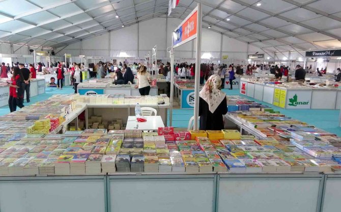Osmaniye’de ‘Kitap Fuarı’ Kitapseverlere Kapılarını Açtı