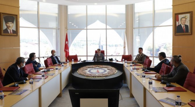 Rektör Uysal: “Eğitimden Kazandığımızı Araştırmaya Harcıyoruz”