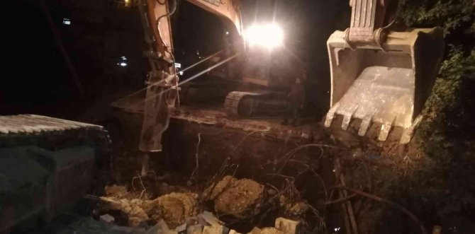 Gece Çöken Köprü Sabaha Kadar Onarılarak Yeniden Ulaşım Sağlandı