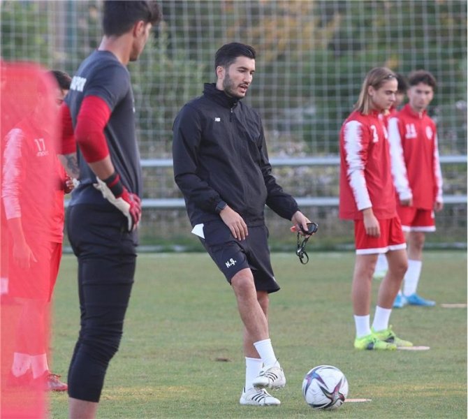 Antalyaspor’da Nuri Şahin, İkinci Maçında Galibiyet Hedefliyor