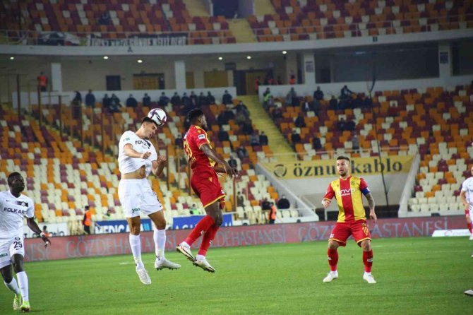 Süper Lig: Yeni Malatyaspor: 0 - Altay: 0 (İlk Yarı)