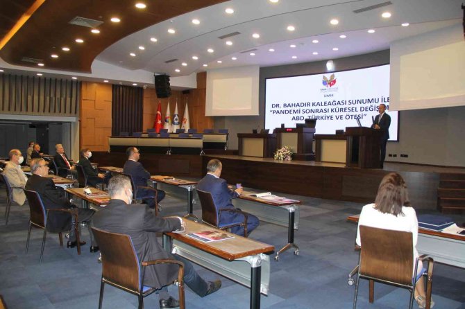 Pandeminin Etkisi Değerlendirildi: "Belki De 10-15 Yıl Sonra Anlayacağımız Bir Değişimin İçindeyiz"