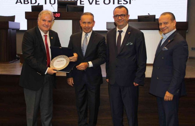 Pandeminin Etkisi Değerlendirildi: "Belki De 10-15 Yıl Sonra Anlayacağımız Bir Değişimin İçindeyiz"