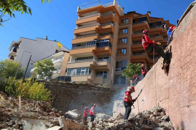 Tunceli’de Afad Gönüllüleri Ve Sivil Toplum Örgütleri Eğitiliyor
