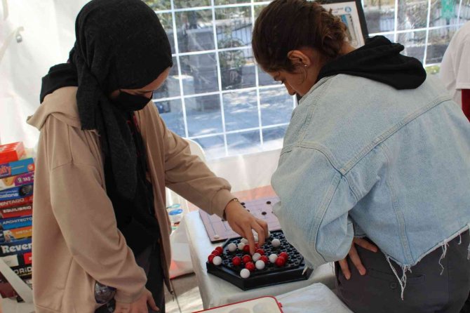 Küçük Kaşifler Bilim Şenliğinde Buluştu