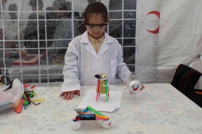 Küçük Kaşifler Bilim Şenliğinde Buluştu