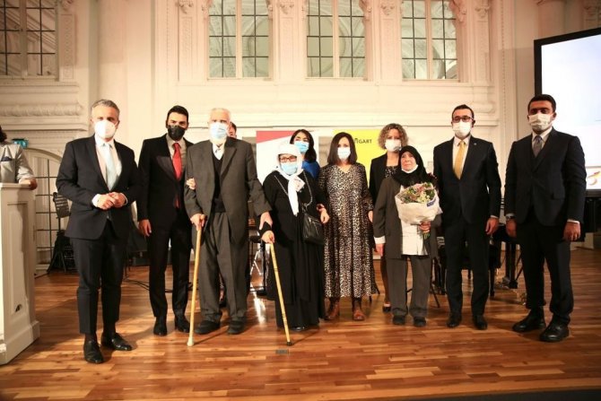 Almanya’ya Göç Eden İlk Nesil Türk İşçiler Stuttgart’taki Programda Yaşadıkları Zorlukları Anlattı