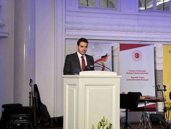 Almanya’ya Göç Eden İlk Nesil Türk İşçiler Stuttgart’taki Programda Yaşadıkları Zorlukları Anlattı