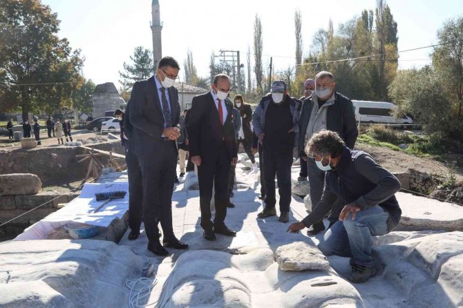 Vali Çelik: “Aizanoi Antik Kenti’nin Tüm İhtişamı Ve Görkemiyle Gün Yüzüne Çıkarıldı”
