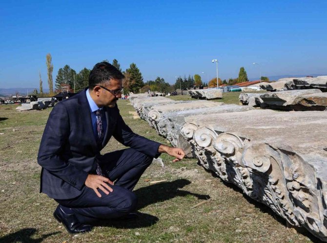 Vali Çelik: “Aizanoi Antik Kenti’nin Tüm İhtişamı Ve Görkemiyle Gün Yüzüne Çıkarıldı”