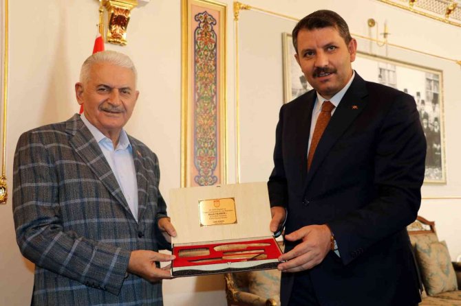 Binali Yıldırım’a ’Dost’ Postu
