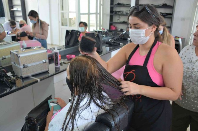 Meme Kanseri İle Mücadele Eden Kadınlara Güzellik Morali