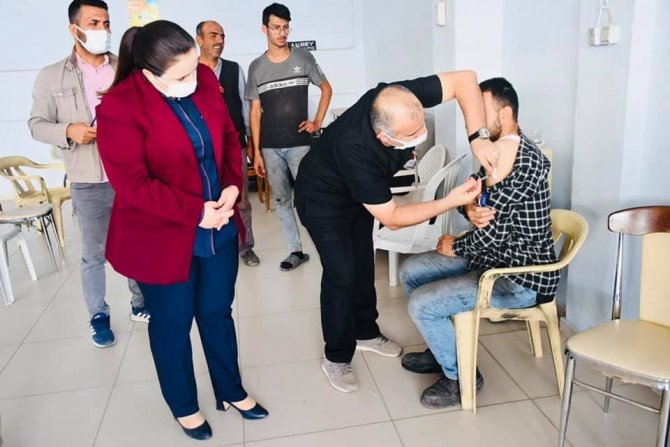 Kaymakam Nazlı Demir Sağlık Ekipleriyle Sanayi Esnafını Aşına İkna Etti