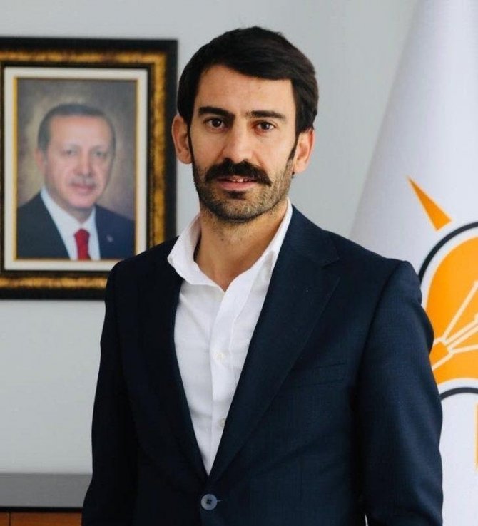 Ak Parti’den İ̇zmir Büyükşehir’e Deprem Anıtı Ve Bakımsız Heykel Eleştirisi