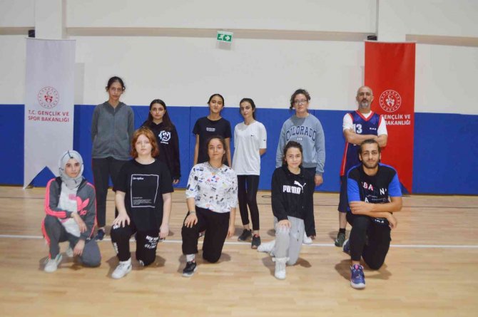 Tavşanlı’da ’Akıncılarspor Kız Basket Takımı’ Kuruldu
