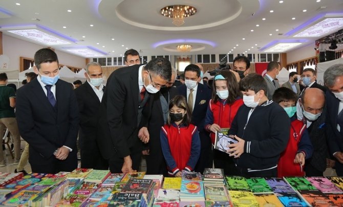 Vali Çelik’ten Gençlere: "Hayatı Kısa Video Ve Görsellerle Anlayamazsınız"
