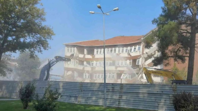 35 Yıllık Hükümet Konağı Böyle Yerle Bir Oldu