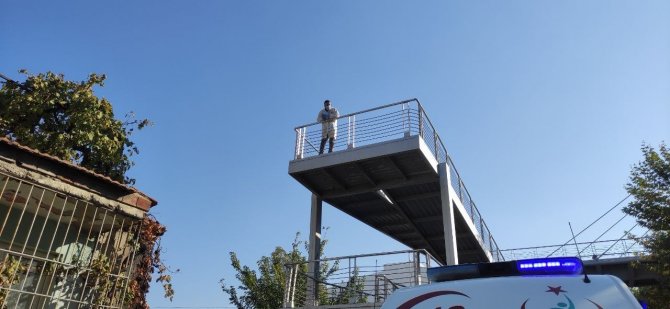 Üst Geçitten Düşen Adam Hayatını Kaybetti