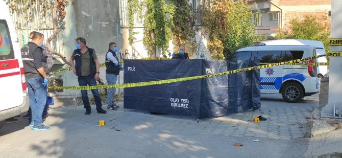 Üst Geçitten Düşen Adam Hayatını Kaybetti