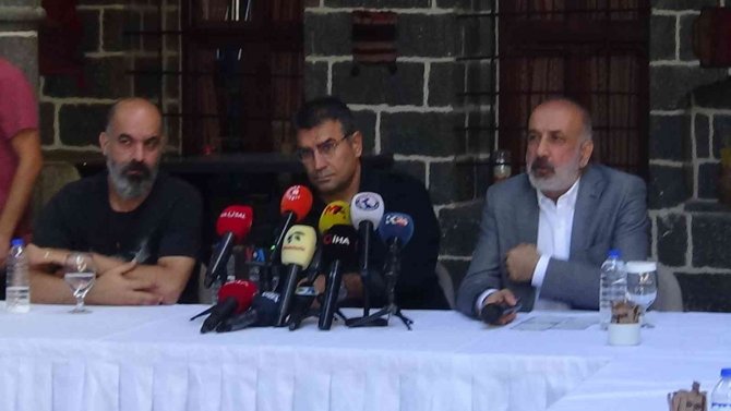 Hafıza Odası Sergisini Açan Ahmet Güneştekin, Bakan Soylu’ya Yanıt Verirken, Teröristlere Övgüler Yağdırdı