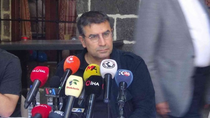 Hafıza Odası Sergisini Açan Ahmet Güneştekin, Bakan Soylu’ya Yanıt Verirken, Teröristlere Övgüler Yağdırdı