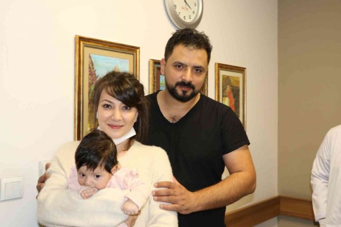 Doğuştan Makatı Tıkalı Doğan Bebeği Tek Ameliyatla Tedavi Etti