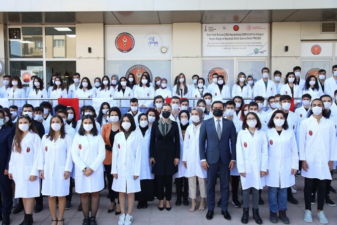 Deü’lü Veterinerler Beyaz Önlüklerini Giydi