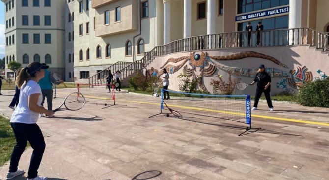 Dpü Gsf’de ’Sokak Tenisi’ Etkinliği