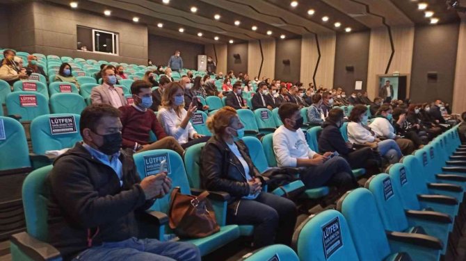 Öğretmen, Öğrenci Ve Veliler Eğitimin Yeni Paradigmalarını Uzmanından Dinledi