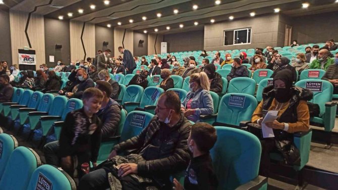 Öğretmen, Öğrenci Ve Veliler Eğitimin Yeni Paradigmalarını Uzmanından Dinledi