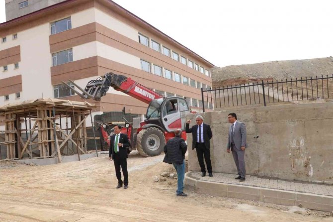 Hakkari’deki Okul İnşaatları Hızla Tamamlanıyor