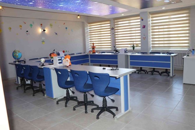 Hayırseverlerden Demirciler’e Fen Bilimleri Laboratuvarı