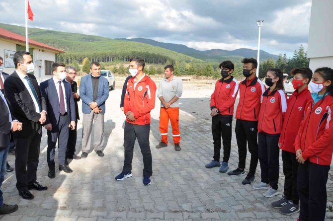 Kaymakam Arslanköylü’den ‘Milli Takım Kampı’na Ziyaret