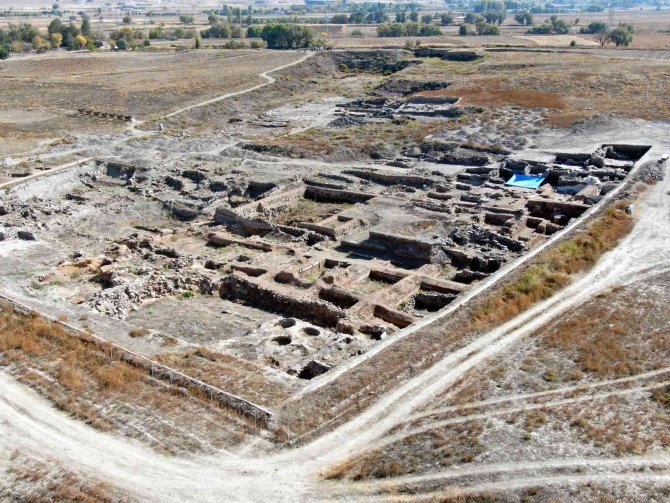 Günlüklerdeki Sırlar Aydınlanmayı Bekliyor