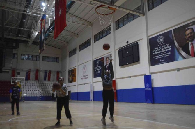 Tavşanlı’da ’Akıncılarspor Kız Basket Takımı’ Kuruldu