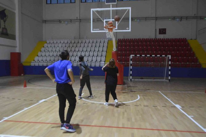 Tavşanlı’da ’Akıncılarspor Kız Basket Takımı’ Kuruldu