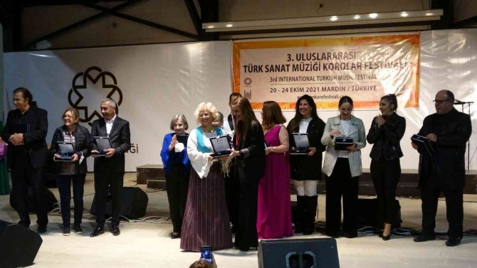 Mardin’de Sanat Müziği Korolar Festivali’nde Nilüfer Kadın Korosu Sahne Aldı