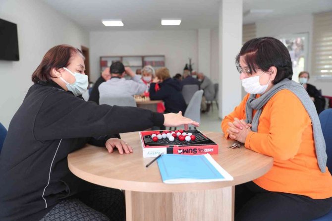 Kurslar Açıldı, Büyükler Büyük İlgi Gösterdi