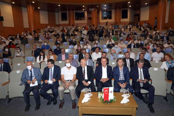Başkan Seçer, Mersin Ekonomi Zirvesine Katıldı